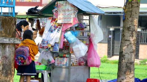 Hà Nội: Tăng cường kiểm tra, kiểm soát hàng rong quanh cổng trường trước năm học mới