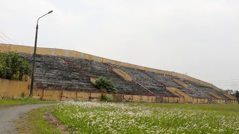 Sân vận động nhưng nằm "bất động" hàng chục năm tại Hà Nội