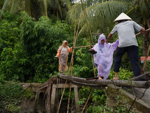 8 cây cầu mới dành cho các em học sinh vùng khó khăn đến từ dự án “Xây cầu đến lớp”