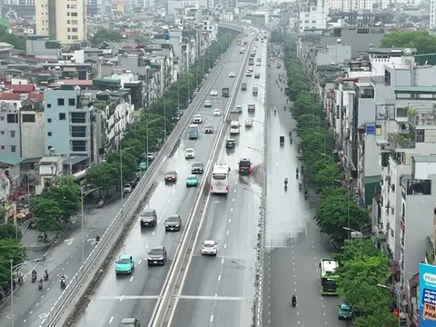 Đường Vành đai 2 rác thải tràn lan, cứ mưa là ngập