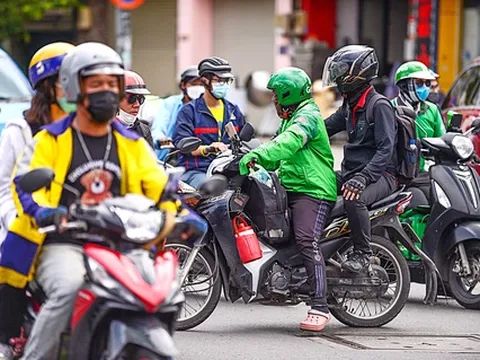 Nhiều tài xế công nghệ “đánh đổi sức khỏe” tăng giờ làm để đảm bảo thu nhập