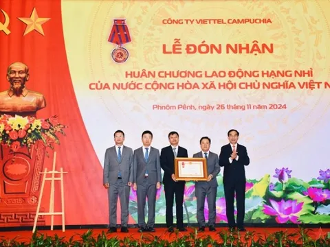 ‘Cơn mưa’ bằng khen cuối năm dành cho Viettel Global