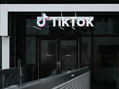 TikTok cắt giảm hàng trăm việc làm để chuyển sang kiểm duyệt bằng AI