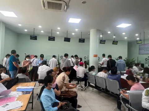 TP. Hồ Chí Minh: Người dân đổ xô đi làm thủ tục đất đai trước "giờ G"