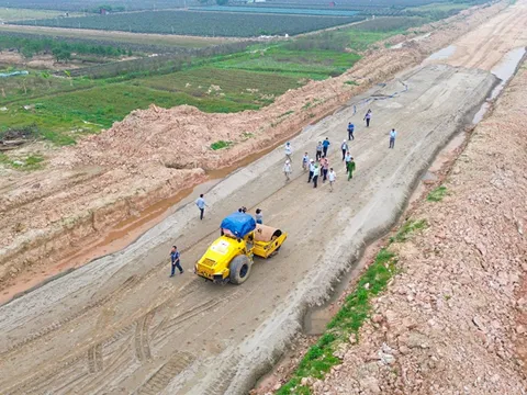 Hà Nội: 3/4 dự án giao thông trọng điểm chậm tiến độ, cần tăng tốc giải ngân