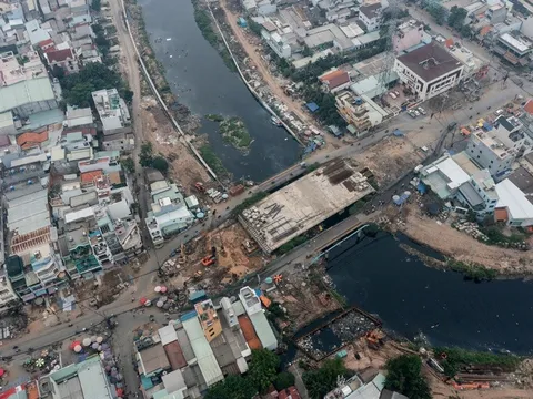 TP. HCM sắp thông xe 2 cây cầu quan trọng ở cửa ngõ phía Tây sau nhiều năm "đắp chiếu"