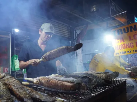 Ngày vía Thần Tài: Cá lóc nướng, heo quay đắt hàng